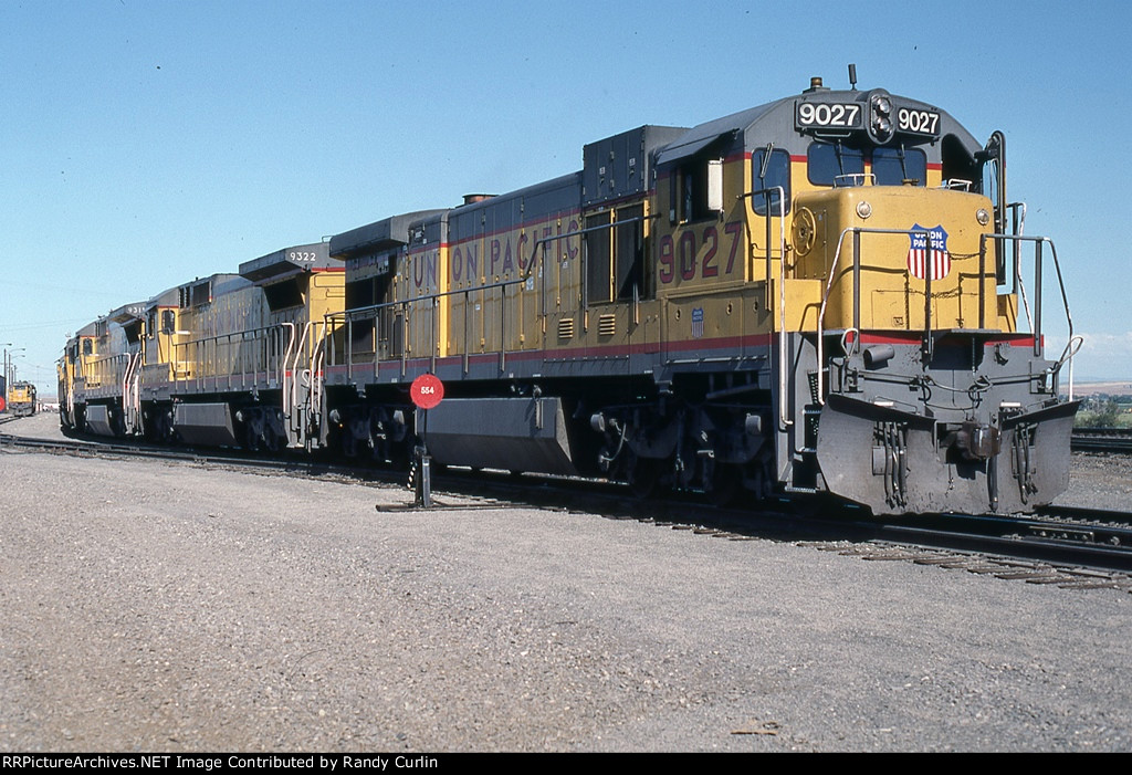 UP 9027 at Hinkle